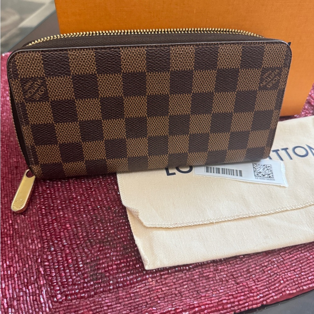 Louis Vuitton Checkered Wallet - Picture 9 of 13